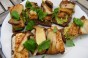Rezept: Pilze & Tofu auf getoastetem Avocado-Sojanäse-Volkornbrot