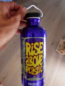 RISE ABOVE PLASTIC - Edelstahltrinkflasche