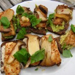 Pilze&Tofu auf getoastetem Avocado/Sojanäse-Volkornbrot