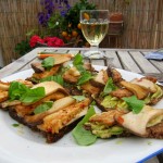 Pilze&Tofu auf getoastetem Avocado/Sojanäse-Volkornbrot